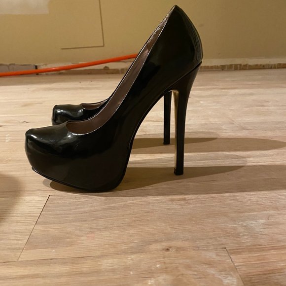 Steve Madden Black Platform High Heel - Picture 2 of 2